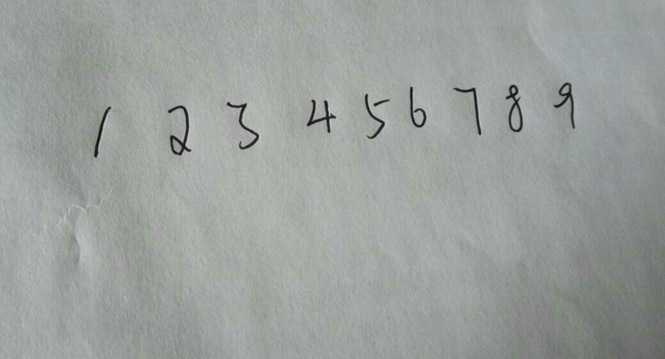 荷兰实用地图集合中提取的手写数字（`0'--`9'）的特征数据集