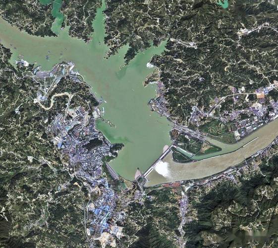 Land-cOVE dataset for Domain Adaptation数据集，用于遥感影像分割