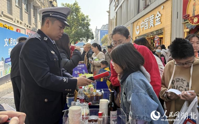 高速路沿线4个交通监测点流量速度数据