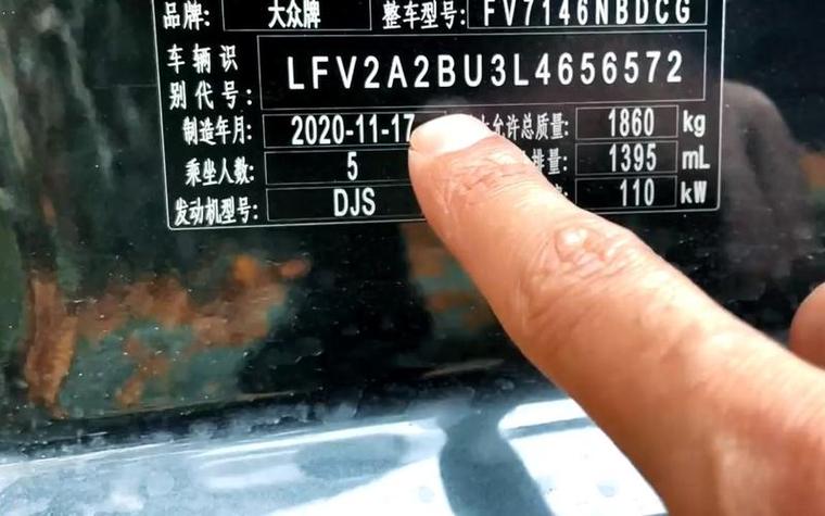 Driving Video with Object Tracking Dataset for multi-object tracking of cars and pedestrians.数据集